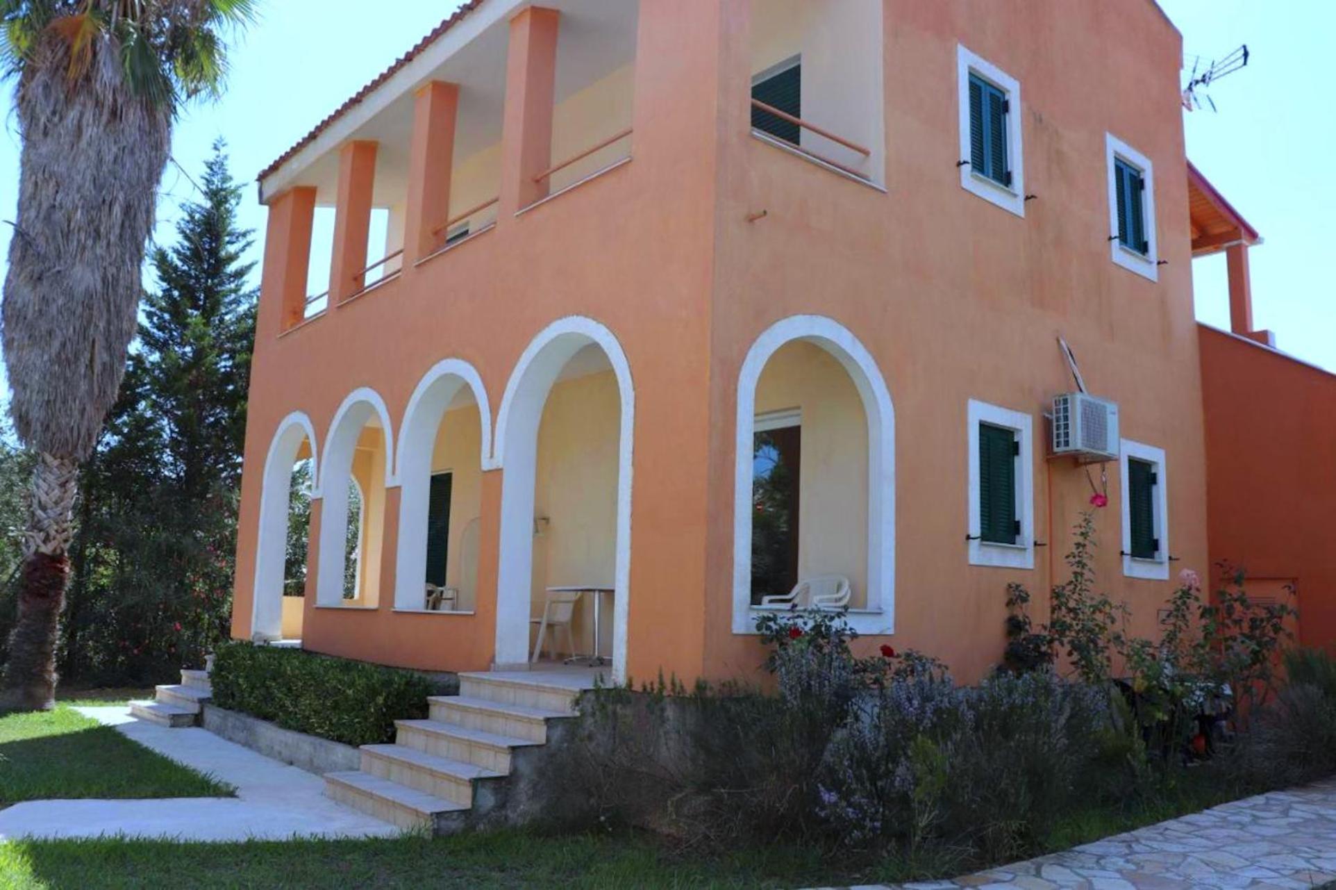 Irini And Apartment