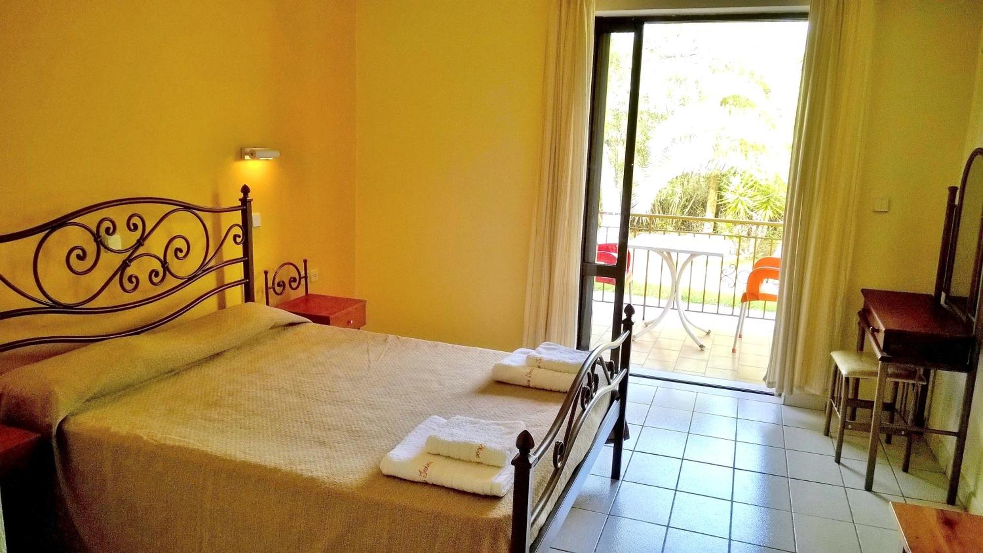 Irini And Apartment *